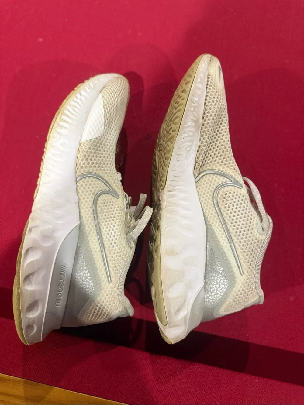 Nike Women’s Lightweight White Sneakers